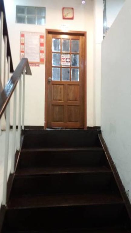 Rest Inn Dormitory Guesthouse Bangkok Luaran gambar